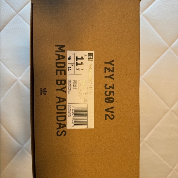 Yeezy Boost 350 V2 Sneakers - Picture 6 of 6